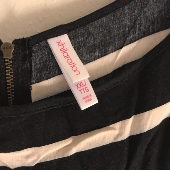 Xhilaration High Low Zip-Up Back Peplum Tank - Picture 2 of 6